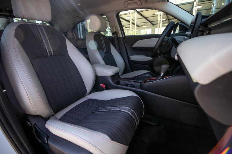 Vehicle Image 7