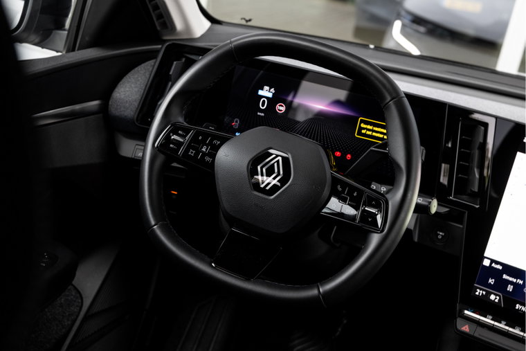 Vehicle Image 25