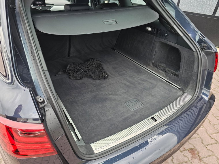 Vehicle Image 32