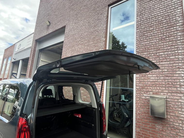 Vehicle Image 13