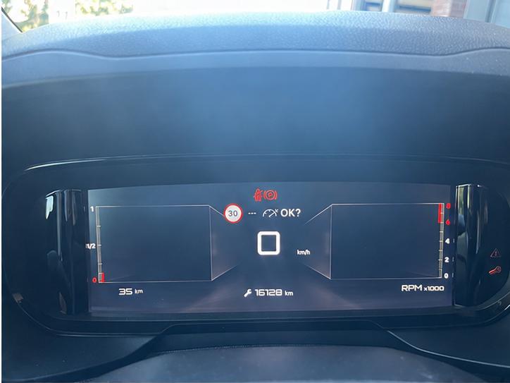 Vehicle Image 28