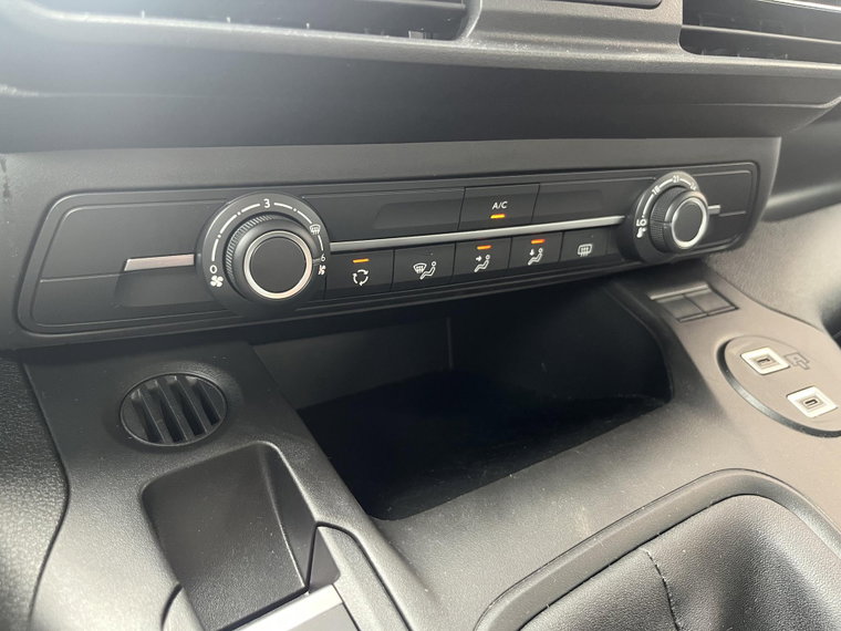 Vehicle Image 29