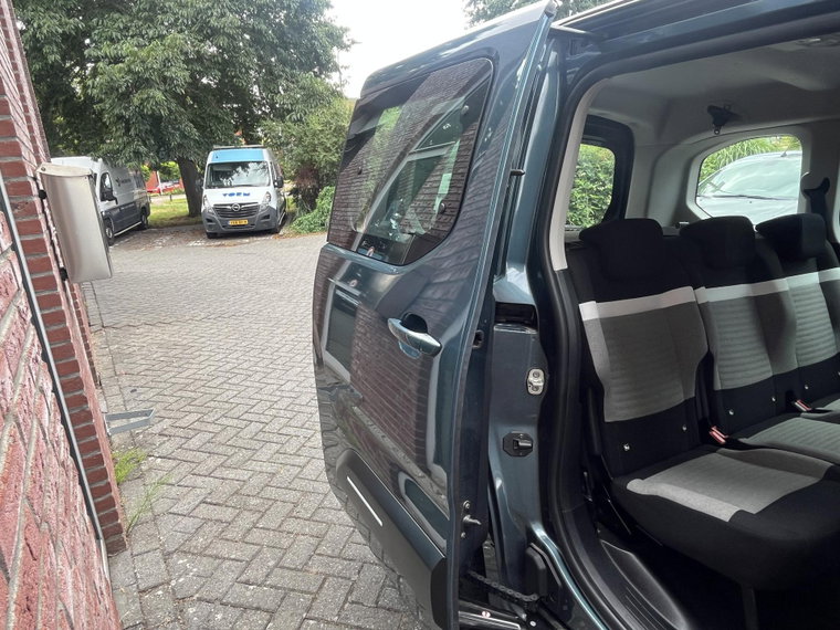 Vehicle Image 11