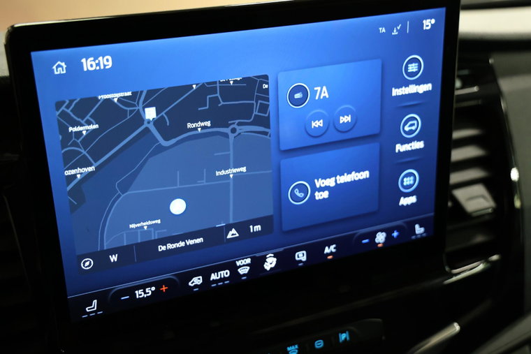 Vehicle Image 9