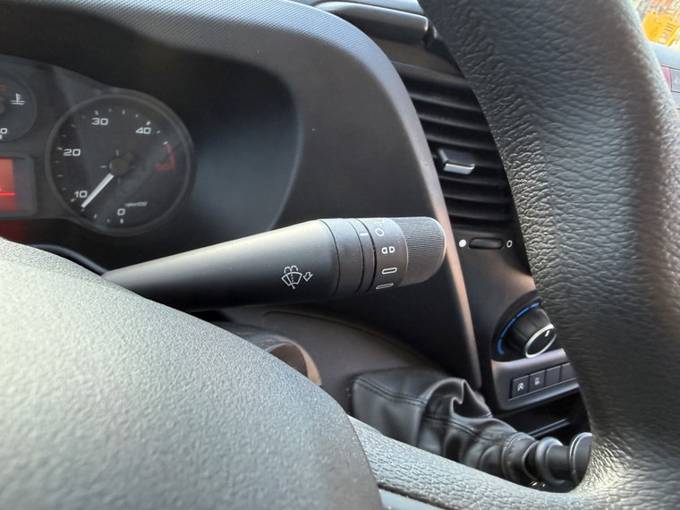 Vehicle Image 28
