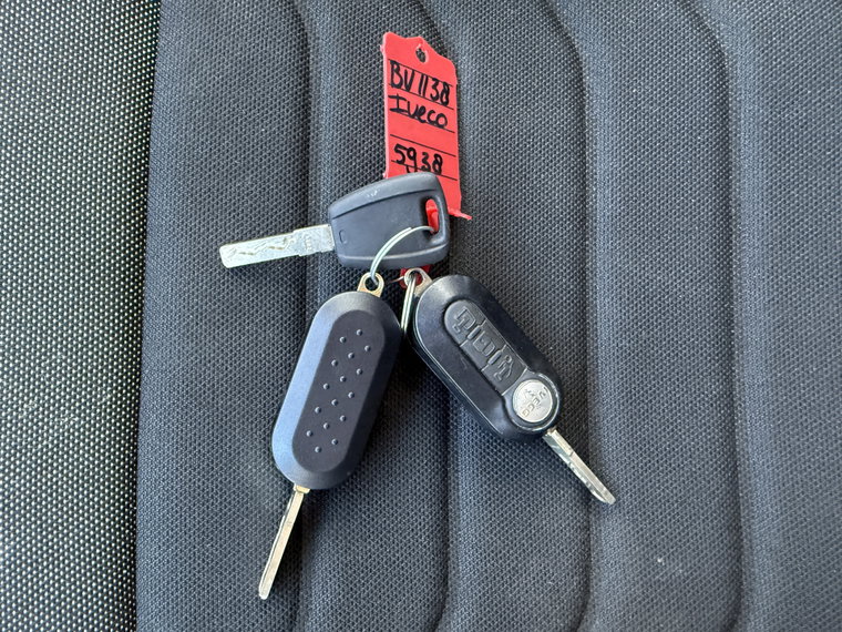 Vehicle Image 32