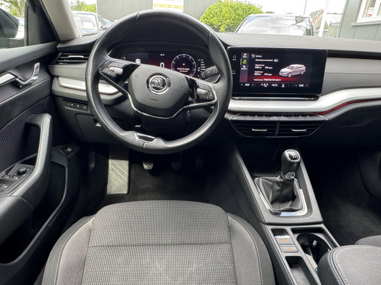 Vehicle Image 30