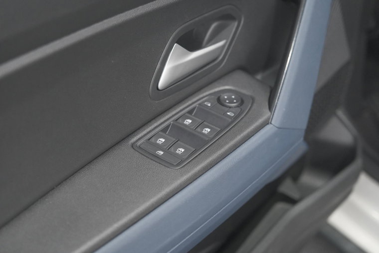 Vehicle Image 38