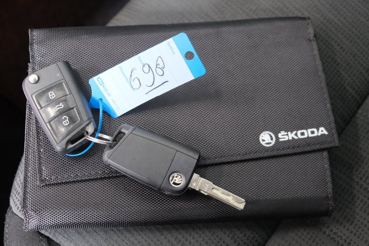 Vehicle Image 25