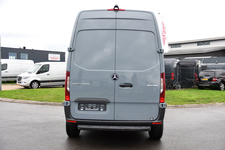 Vehicle Image 32