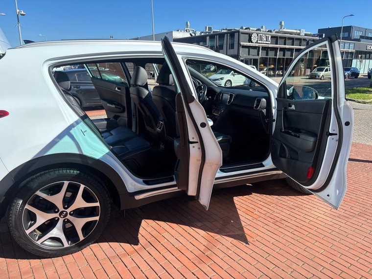 Vehicle Image 32