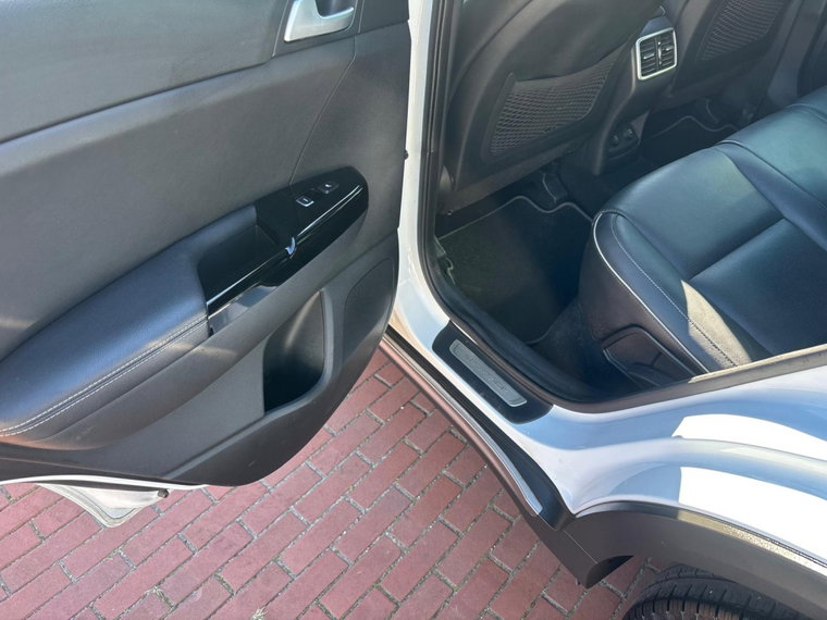 Vehicle Image 33