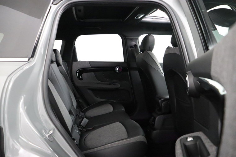 Vehicle Image 38