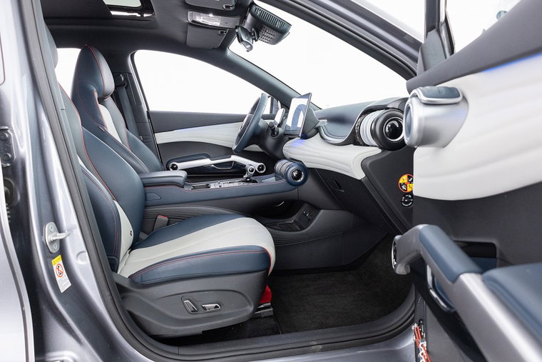 Vehicle Image 9