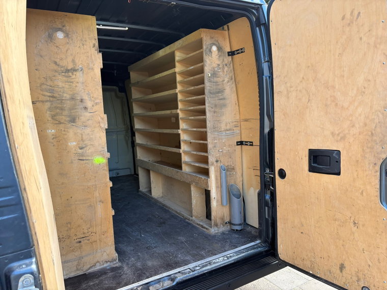 Vehicle Image 25