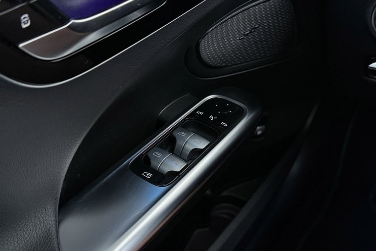 Vehicle Image 37
