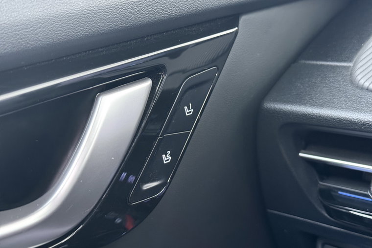 Vehicle Image 23