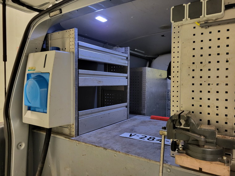 Vehicle Image 9