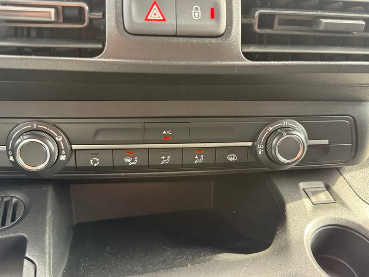Vehicle Image 29