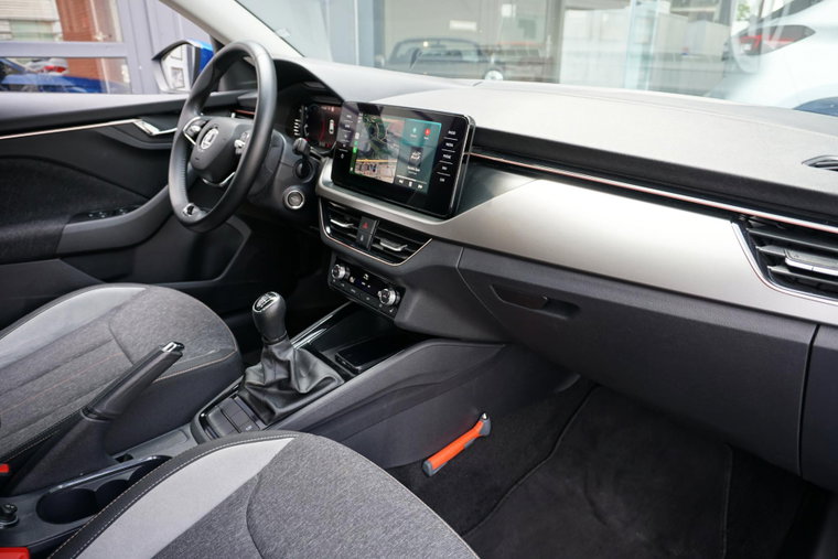 Vehicle Image 8