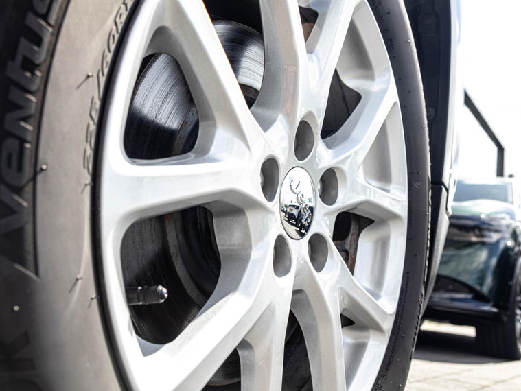 Vehicle Image 8