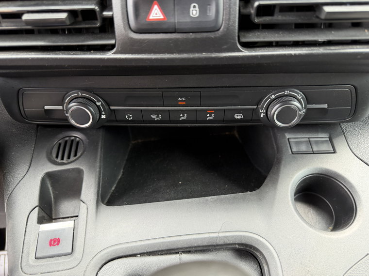 Vehicle Image 27