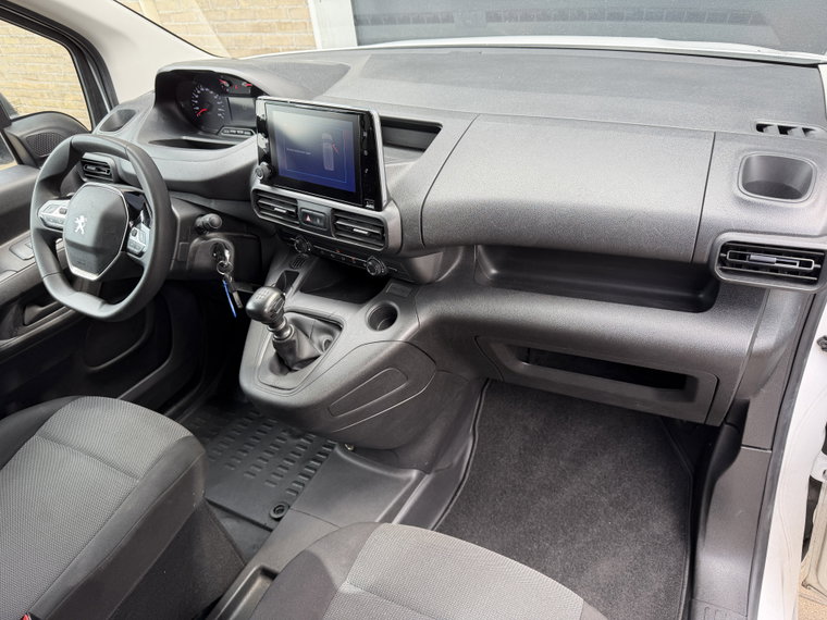Vehicle Image 35