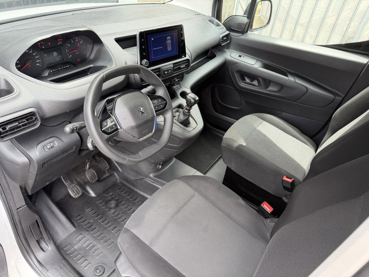 Vehicle Image 38