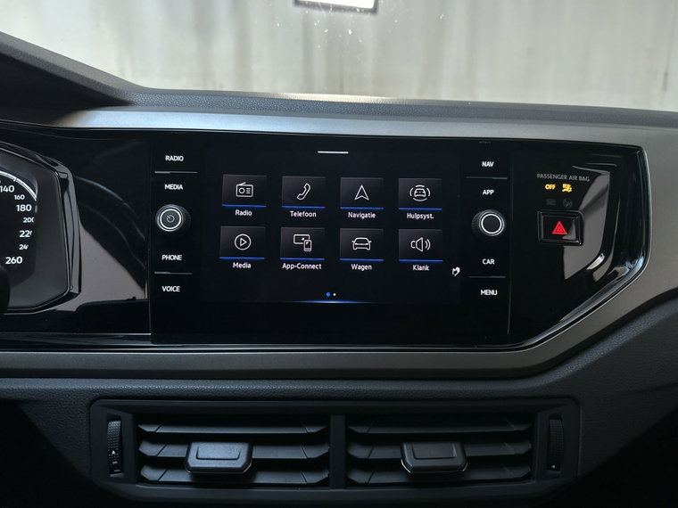 Vehicle Image 23
