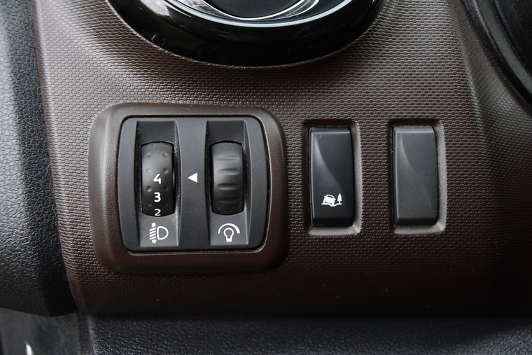 Vehicle Image 25