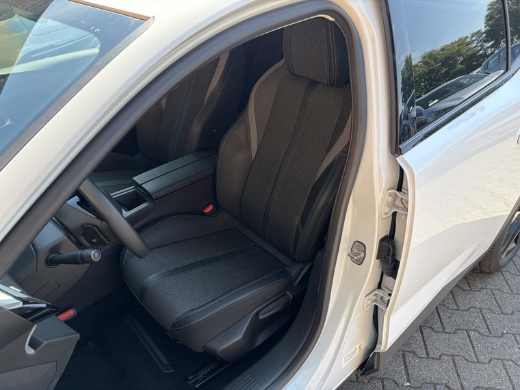 Vehicle Image 42