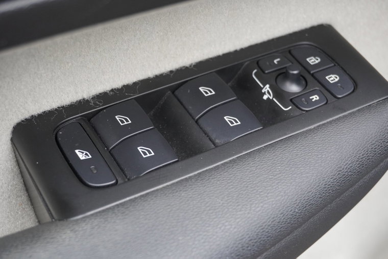 Vehicle Image 32