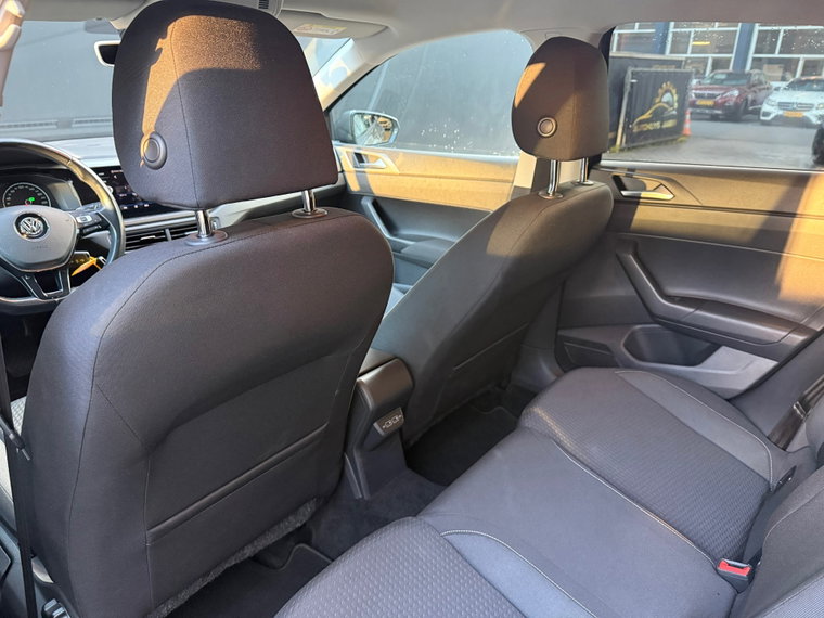 Vehicle Image 25