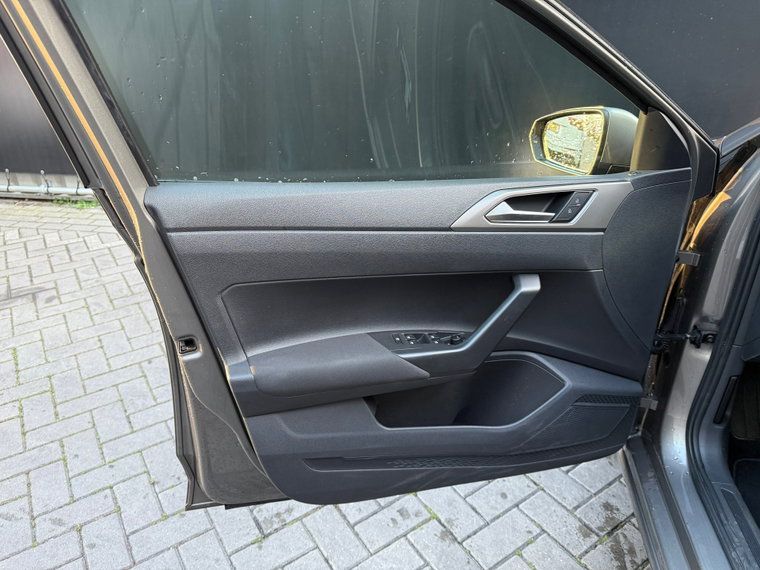 Vehicle Image 26
