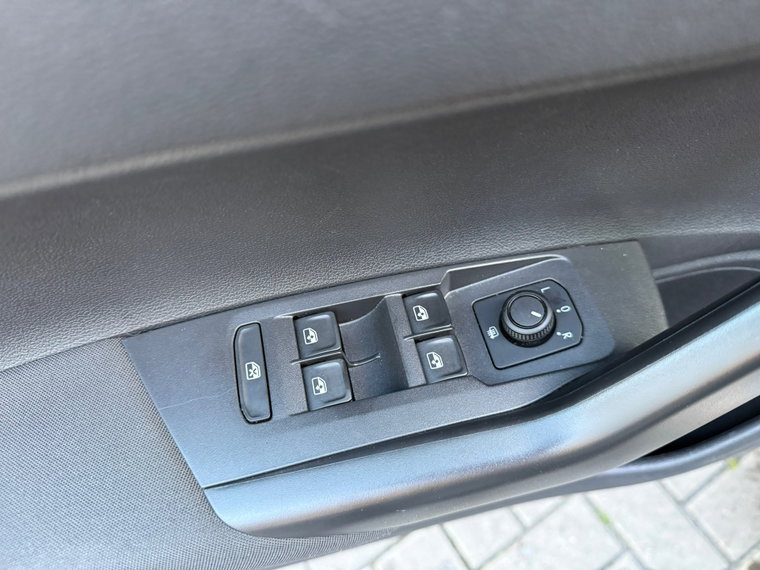 Vehicle Image 28