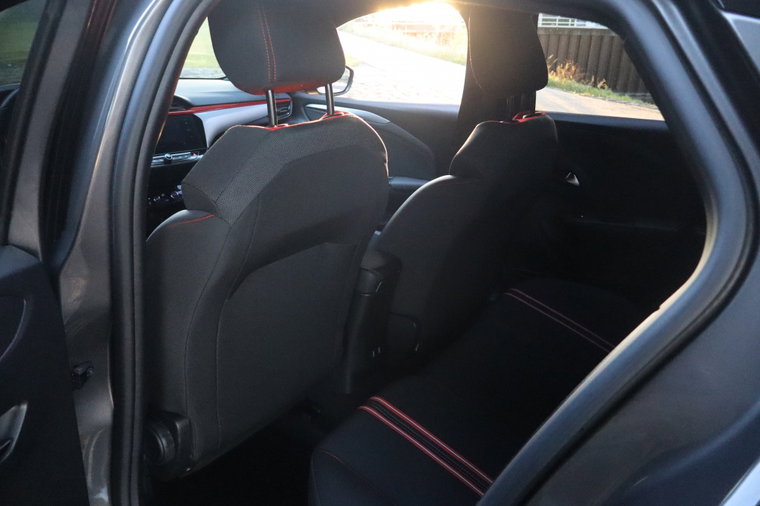 Vehicle Image 12