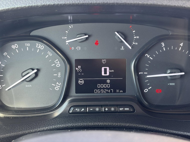 Vehicle Image 24