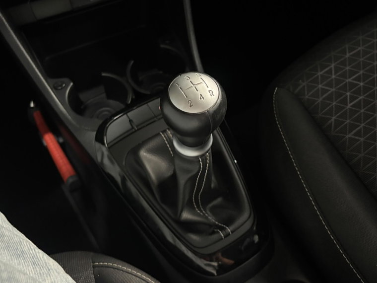 Vehicle Image 25
