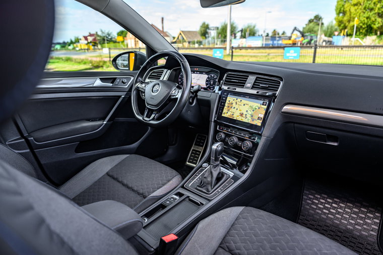 Vehicle Image 6