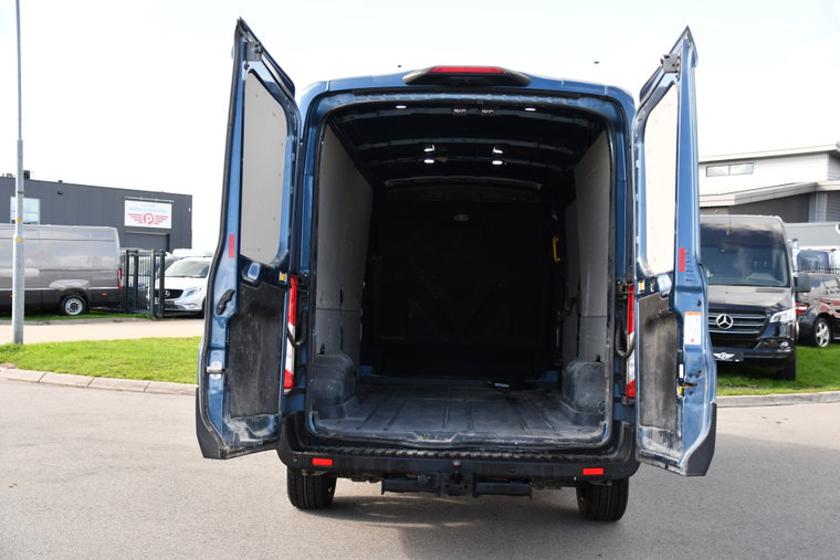 Vehicle Image 35