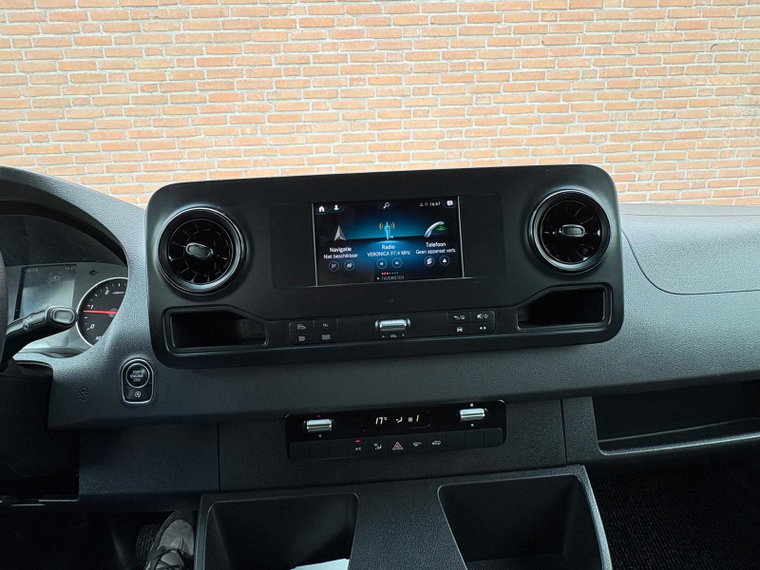 Vehicle Image 26