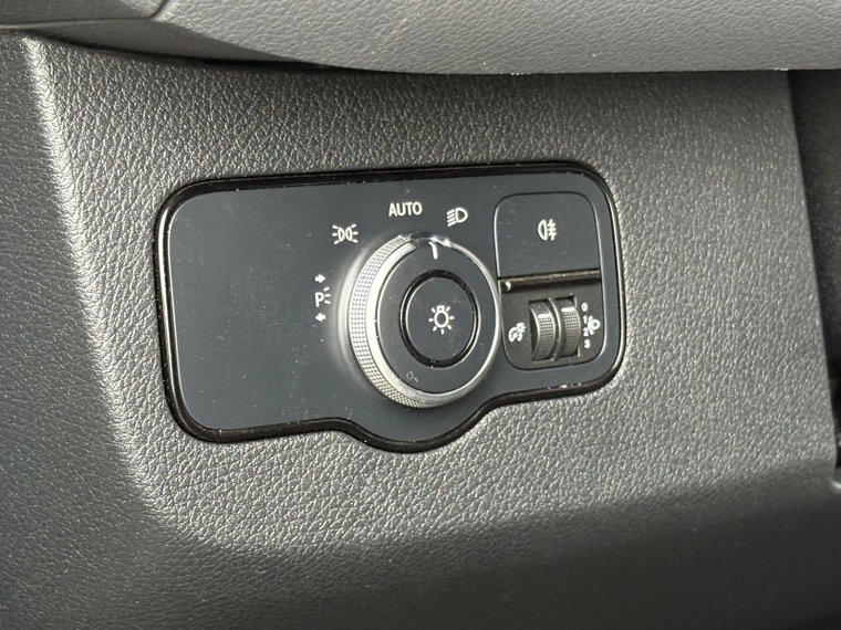 Vehicle Image 28