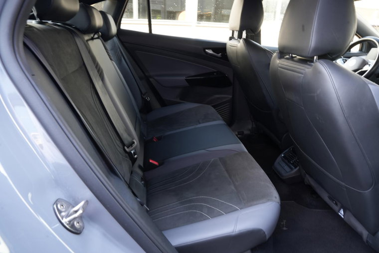 Vehicle Image 33