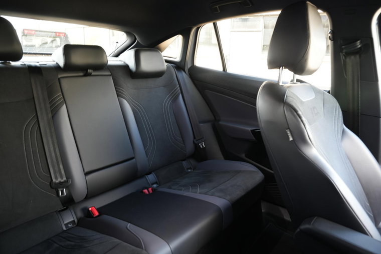 Vehicle Image 35