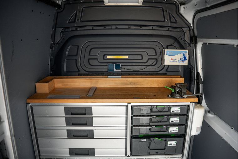 Vehicle Image 13