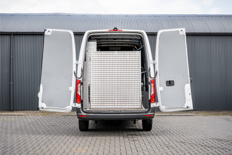 Vehicle Image 9