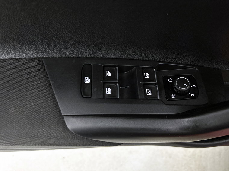 Vehicle Image 27
