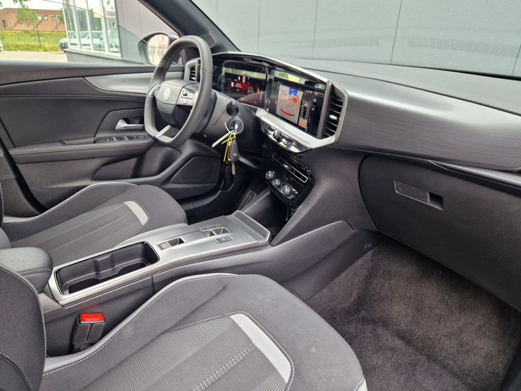 Vehicle Image 13