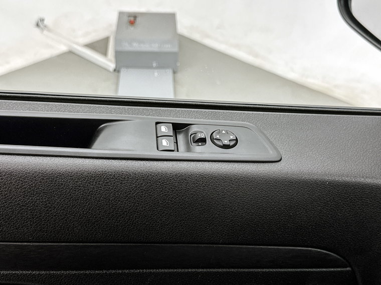 Vehicle Image 28