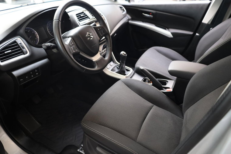 Vehicle Image 6